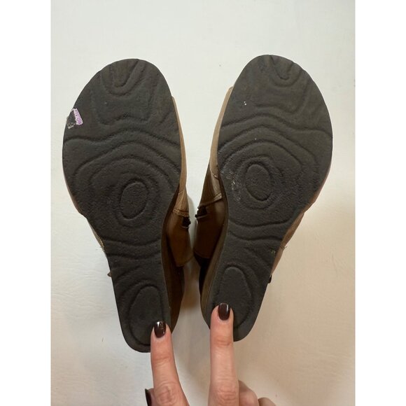 OTBT Tan Leather Wedge Sandals Buckle Strap Arcadian Womens Size 7.5 - Picture 4 of 9